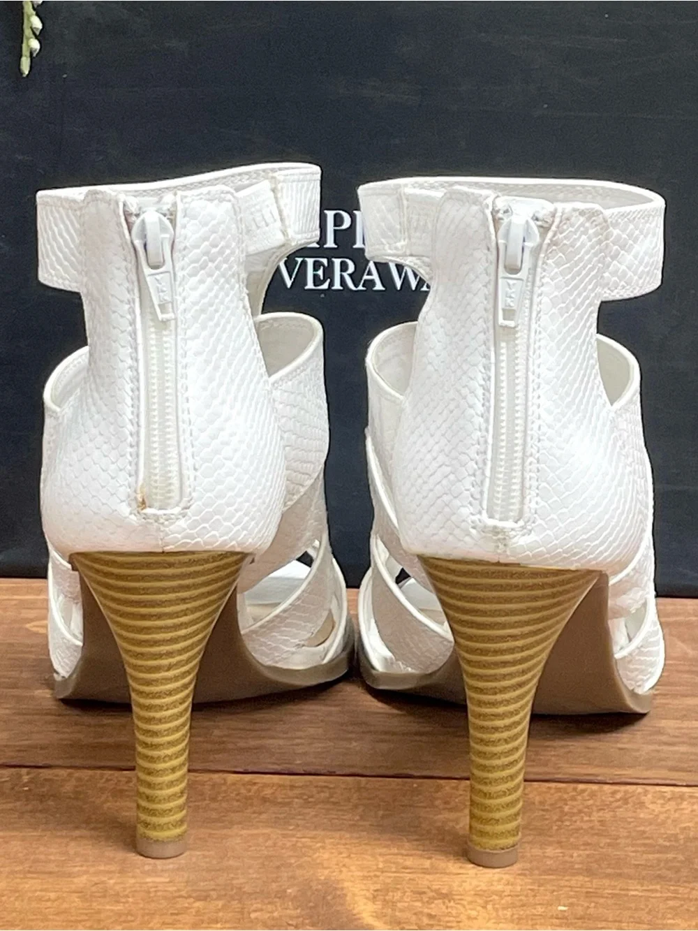 Simply Vera Vera Wang Dragon White Snakeskin Strappy Sandal Heeled Bootie 9.5